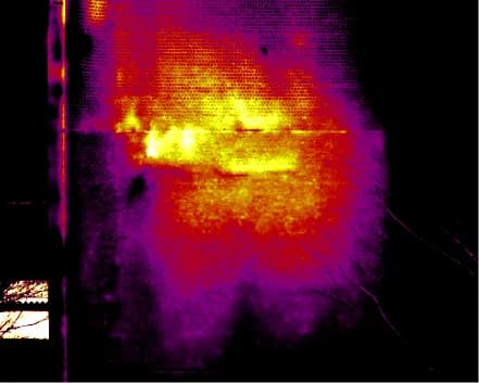 Visible and thermal images of a tiled wall taken with a Zenmuse H30T, compared with a slider